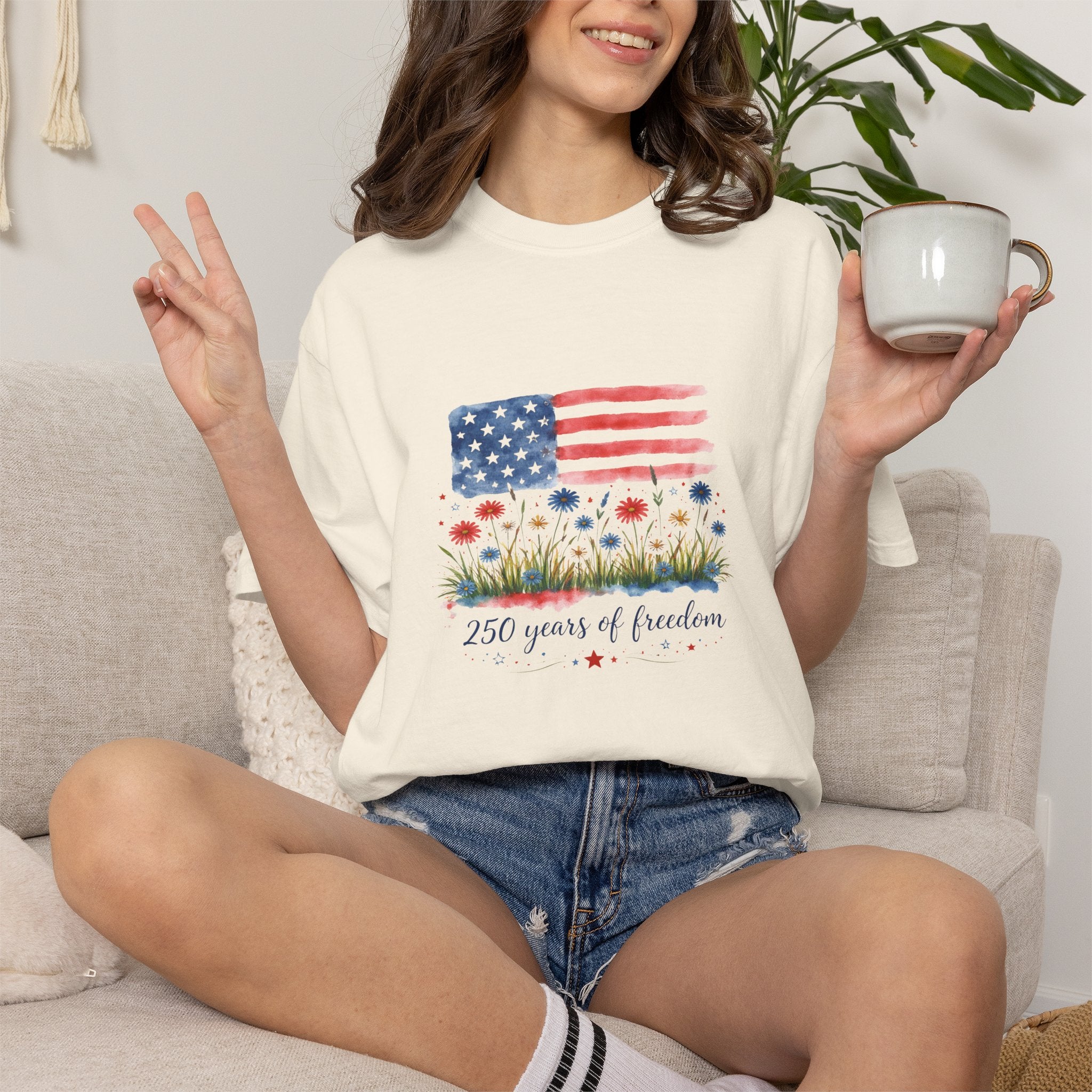 T-Shirt "250 Years of Freedom" American Flag Floral Patriotic Tee
