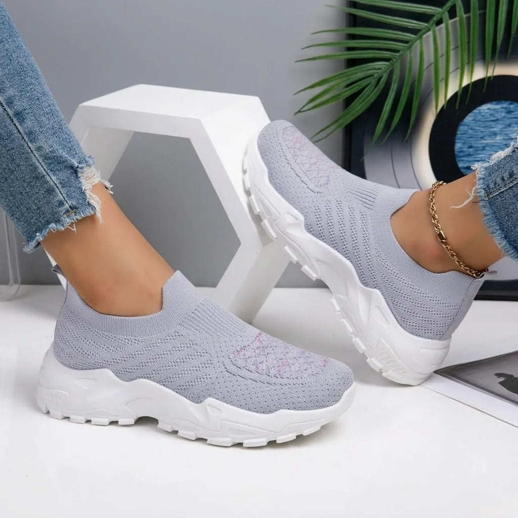 Women's sports shoes, comfortable and lightweight designed for daily casual wear fabric suitable for spring leisure