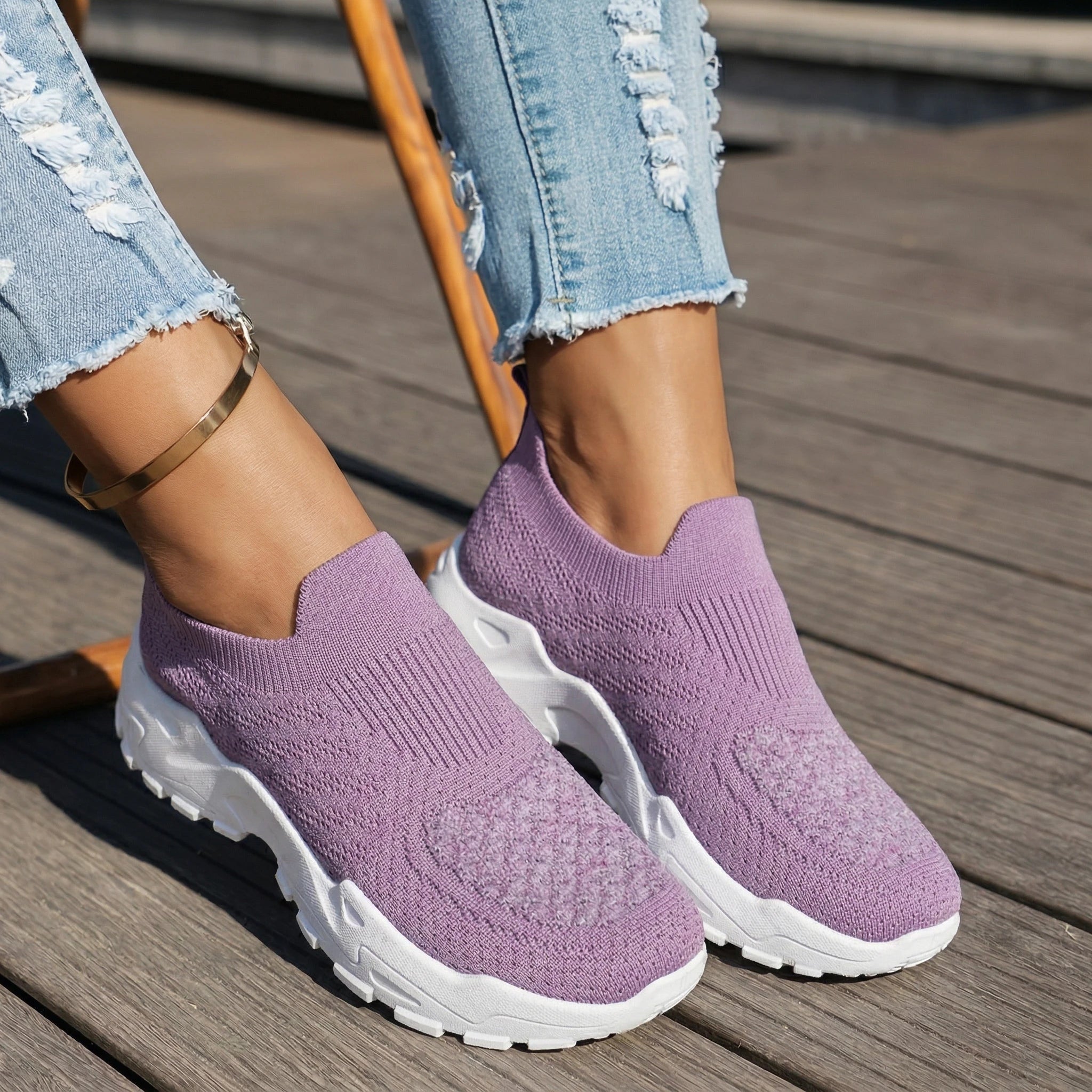 Women's sports shoes, comfortable and lightweight designed for daily casual wear fabric suitable for spring leisure