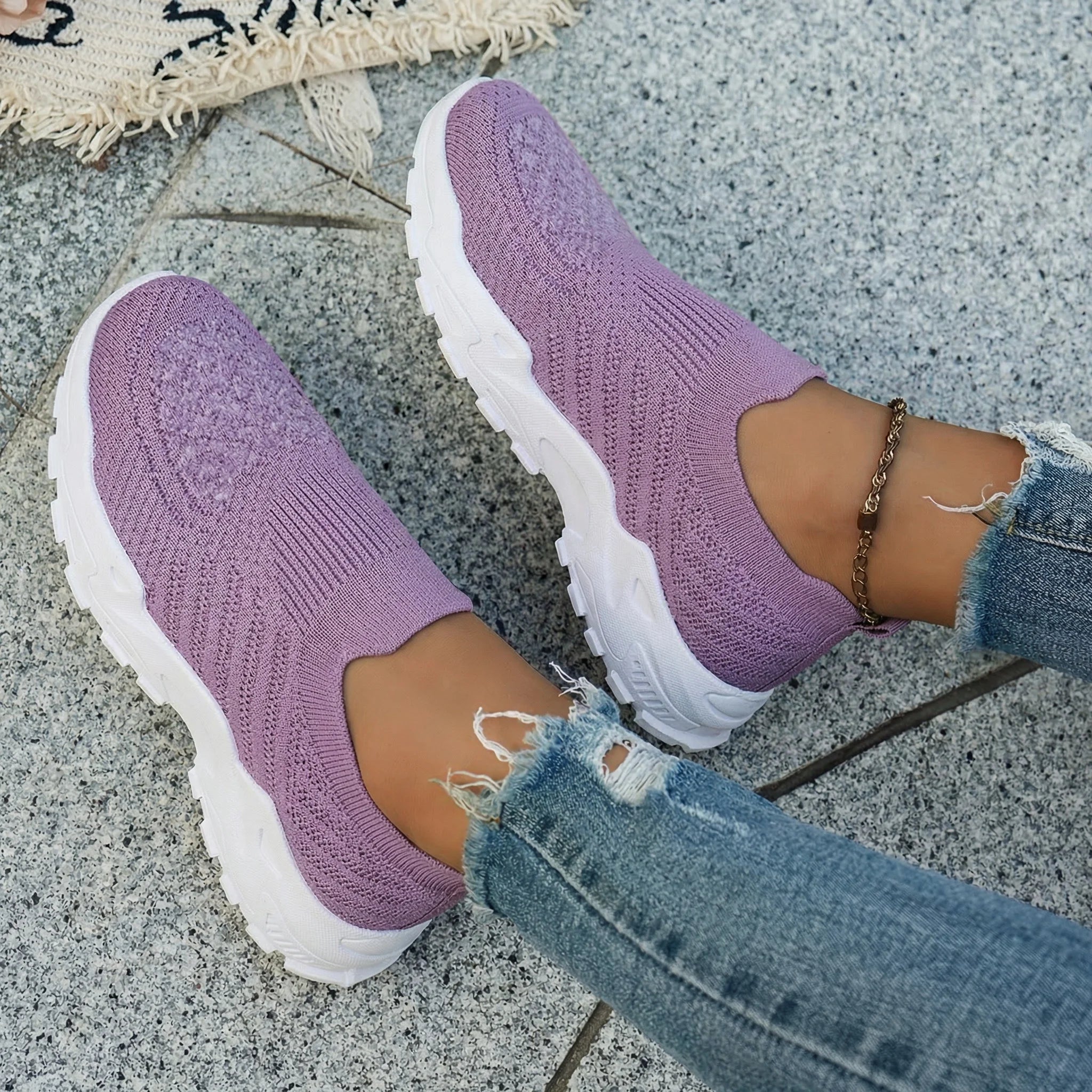 Women's sports shoes, comfortable and lightweight designed for daily casual wear fabric suitable for spring leisure