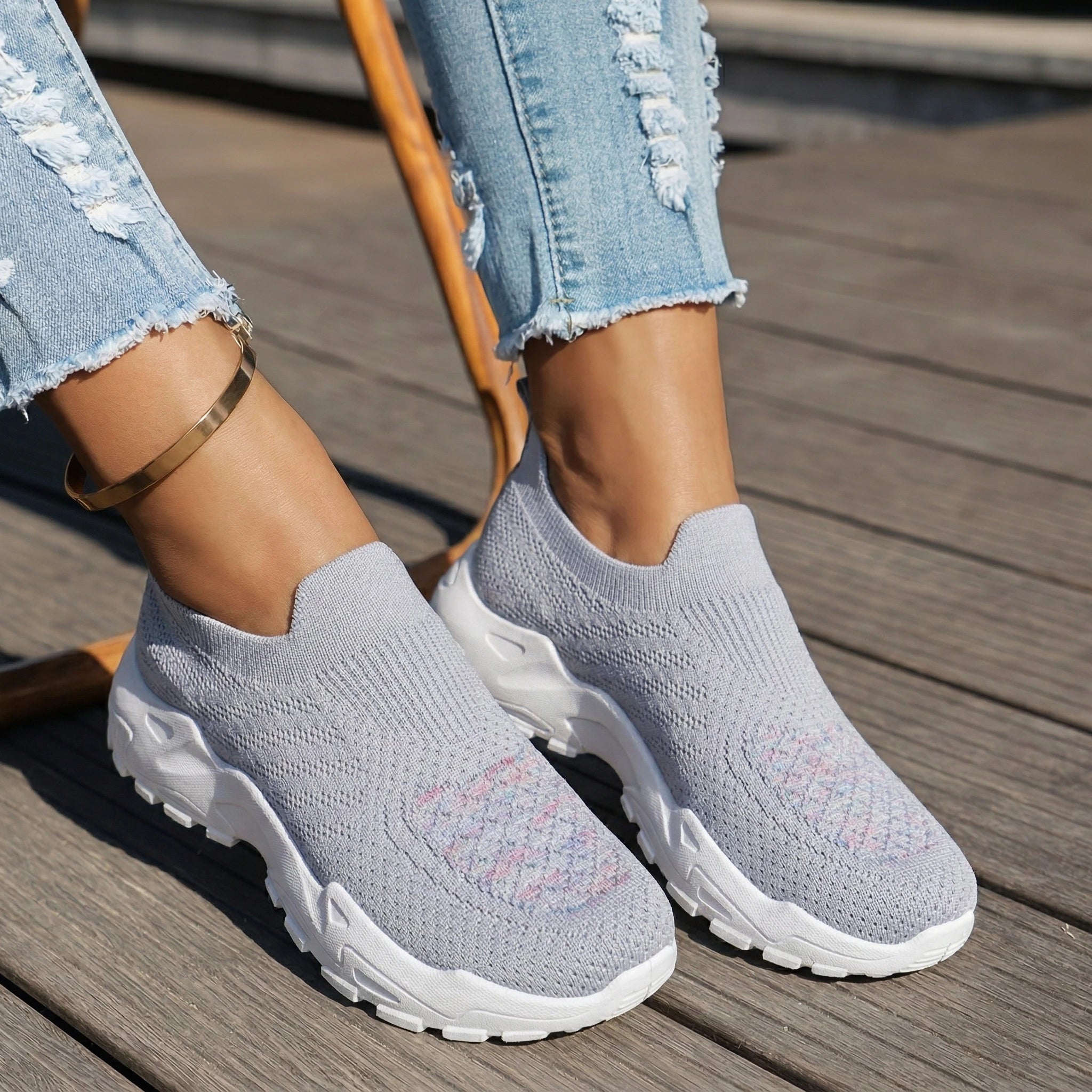 Women's sports shoes, comfortable and lightweight designed for daily casual wear fabric suitable for spring leisure