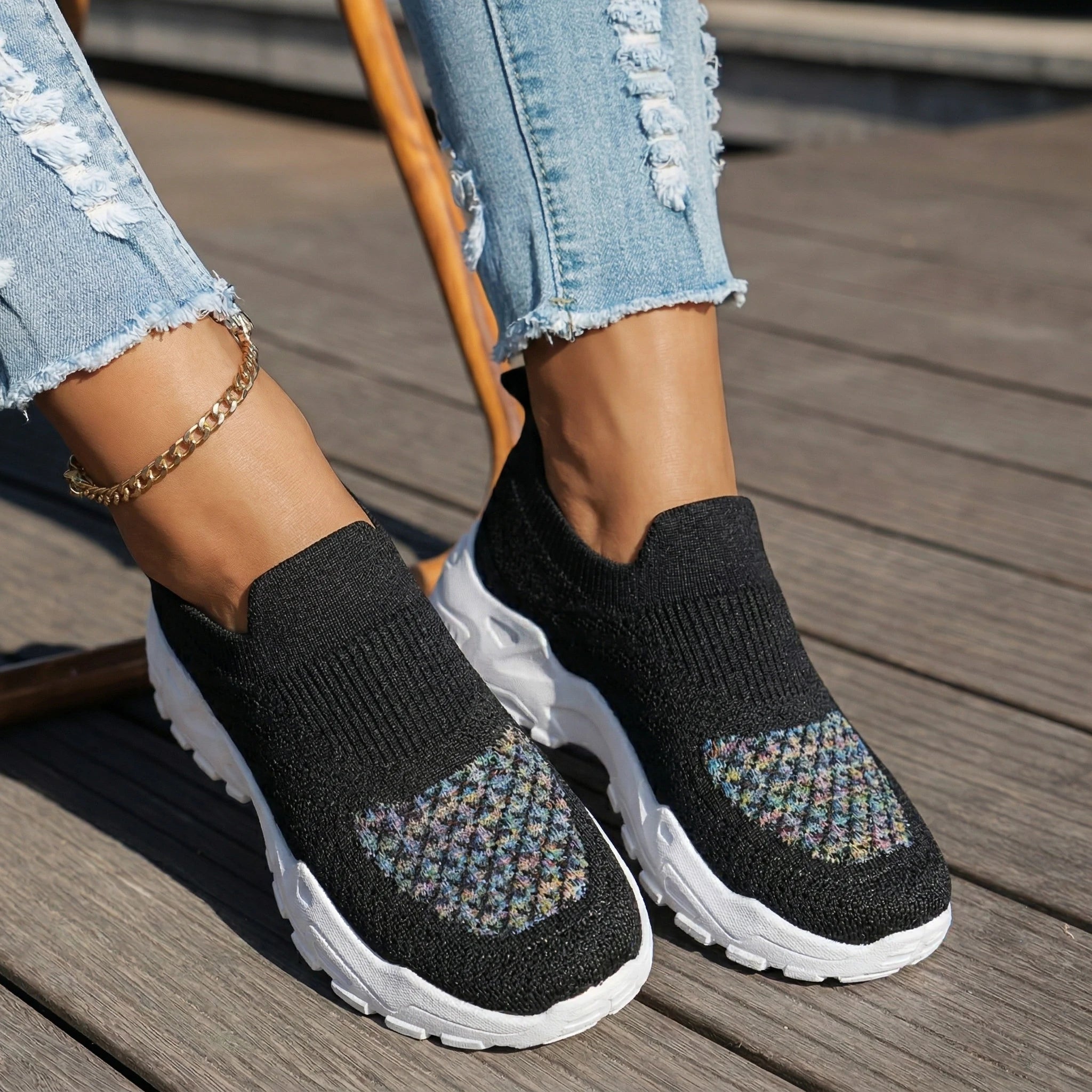 Women's sports shoes, comfortable and lightweight designed for daily casual wear fabric suitable for spring leisure
